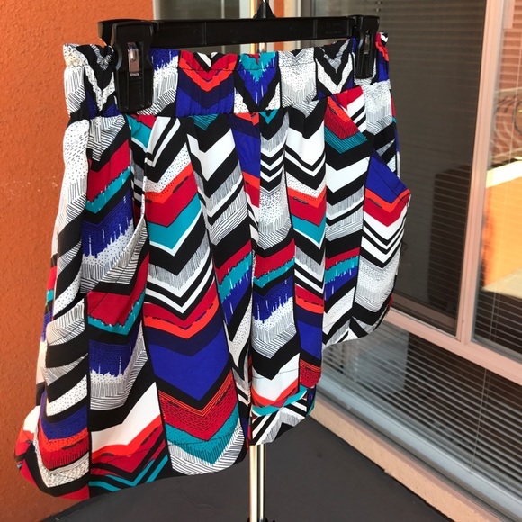 💕HP💕DV by Dolce Vita Chevron Shorts - Picture 4 of 9